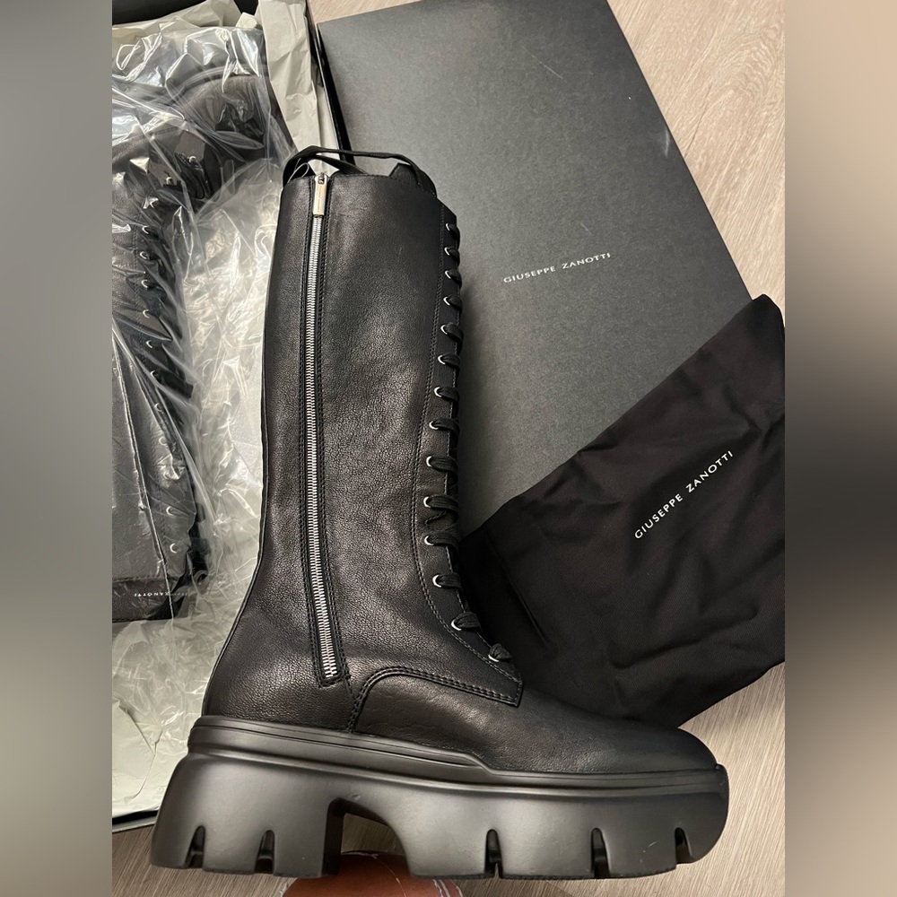 Brand new Giuseppe Zanotti knee high boots size 10
